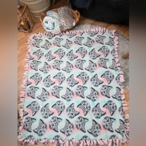 Cat Lovers Handmade Kitten Tie-Edge Fleece Blanket in Pastel Pink & Mint